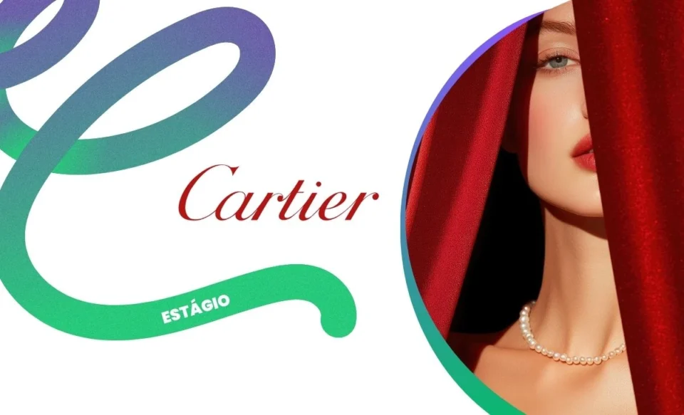 NA IMAGEM TEM A LOGOMARCA DA EMPRESA CARTIER, NO LADO DIREITO DA IMAGEM TEM UMA FOTO DE UMA UMA MULHER USANDO UMA CORRENTE.