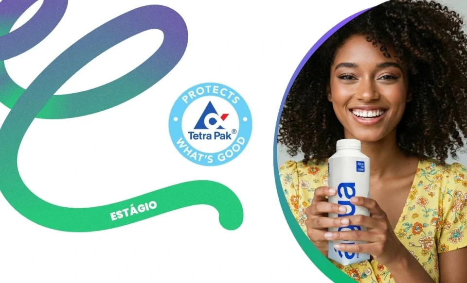 na imagem tem a logomarca da empresa tetrapak e uma mulher segurando um caixinha tetra pak