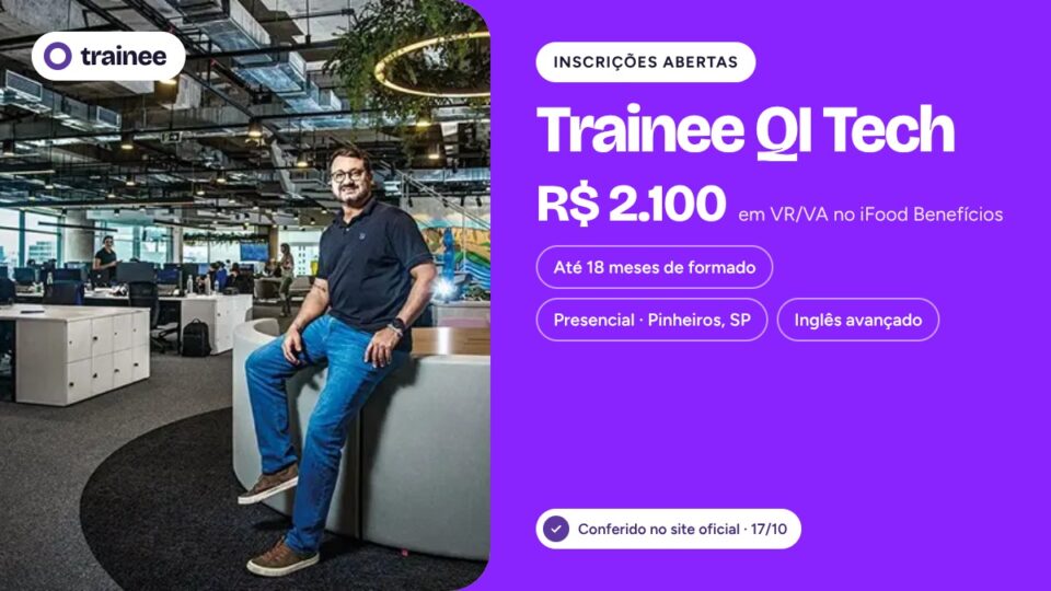 Homem de camisa polo escura sentado em sofá curvo em amplo escritório moderno de plano aberto. Trainee QI Tech : R$ 2.100 em VR/VA no iFood Benefícios. Até 18 meses de formado, Presencial · Pinheiros, SP, Inglês avançado.
